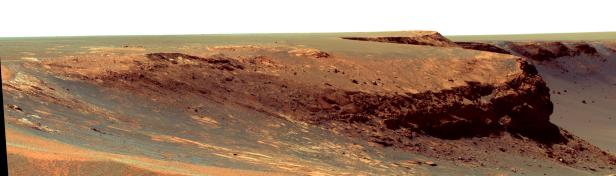 Cape_Verde,_Victoria_Crater,_Mars-2