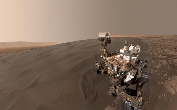 curiosity-mars-rover-self-portrait-martian-sand-dunes-pia20316-fi